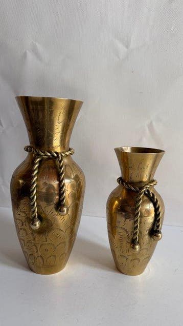 Decoratief ornament (2) - Massieve messing vaas met strik -, Antiek en Kunst
