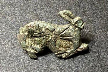 Oud-Romeins Brons Zeldzame zoomorische broche in de vorm van, Antiek en Kunst