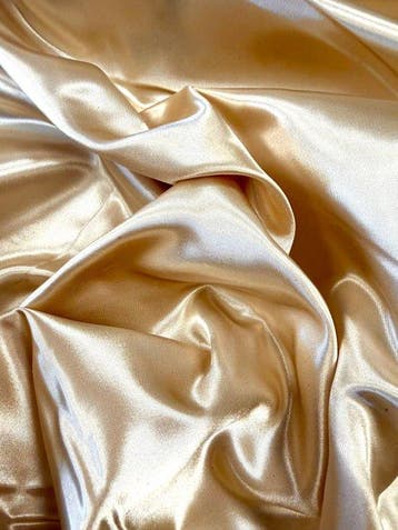 1428 Elegant en verfijnd Raso Duchesse champagne goudsatijn