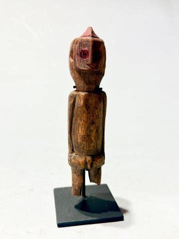 Amulet met standaard: Molukaans - Uit de Molukken -