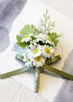 Luxe Corsage Madeliefjes Boutonnière op pinclip met speld, Ophalen of Verzenden, Nieuw