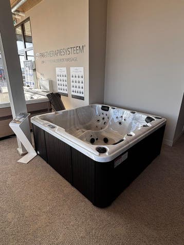 Sunspa Goldline Spa Jacuzzi | 5 pers | 50 jets | Showroom, Tuin en Terras, Ophalen of Verzenden, Nieuw, Filter, Vast