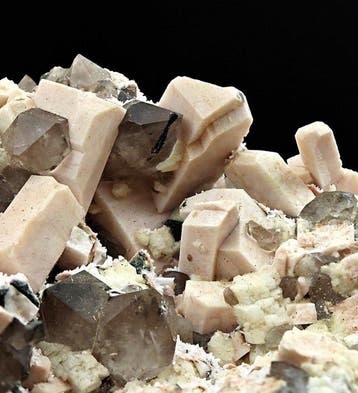 ALPINO, ORTOCLASIO ROSATO met QUARZO FUMÈ, Italië Kristallen, Verzamelen