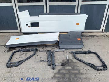 Sideskirt Set Renault T-Serie 7482234266, Auto-onderdelen, Ophalen, Gebruikt, Renault, Carrosserie en Plaatwerk