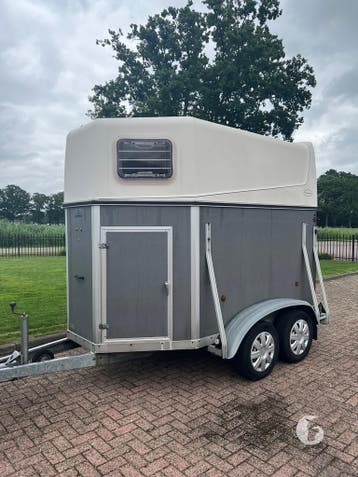 Leuke Blomert 2 paards! Met Zadelkamer!, Ophalen, Zo goed als nieuw