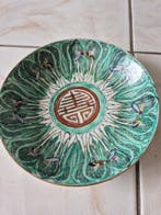 Bord van porselein uit China, decor met insecten,