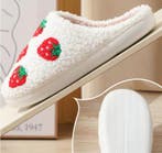 Aardbei Pantoffels | Pluche Gevoerd | Maat 36 tot 45 | Sale, Verzenden, Nieuw, Pantoffels of Sloffen
