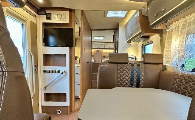 5 pers. Roller Team camper huren in Volendam? Vanaf € 188 p., Caravans en Kamperen, Verhuur