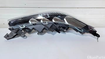 Toyota Corolla Cross LED rechter koplamp rechts 8111016840, Auto-onderdelen, Ophalen, Gebruikt
