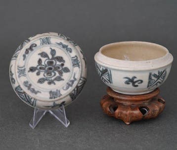 Jiajing (1522-1566) - Doos - Golven en bloemmotieven -
