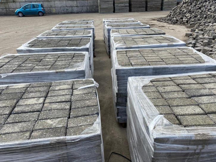 Gebruikte Betonklinkers op Pallet kl.: Grijs,zwart of rood., Tuin en Terras, Tegels en Klinkers, Klinkers, Gebruikt, 10 m² of meer