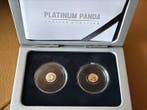 Cookeilanden, China. 2017 Panda Platinmünze (.999) +