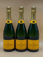 Veuve Clicquot - Champagne Brut - 3 Flessen (0.75 liter), Nieuw
