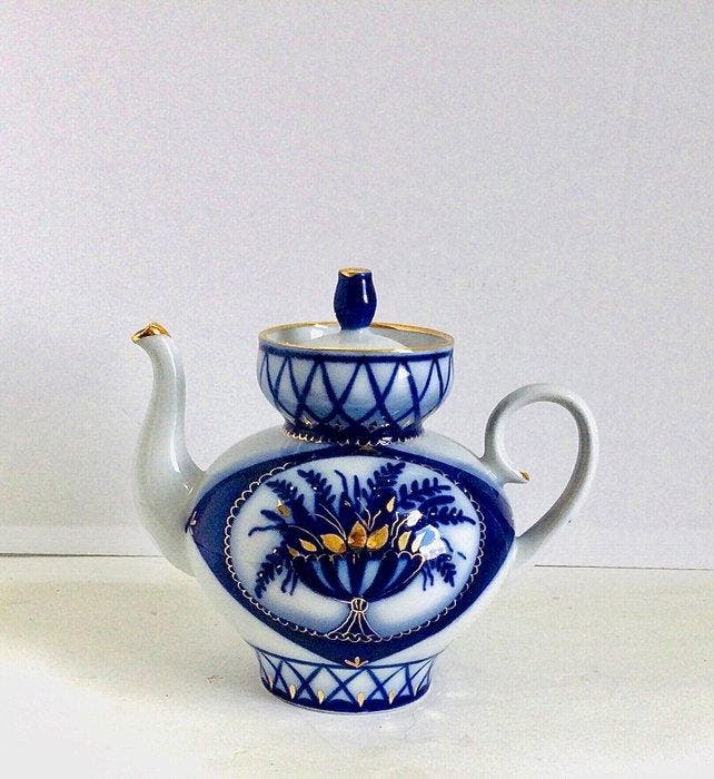 Lomonosov Imperial Porcelain Factory - USSR - Larisa, Antiek en Kunst, Antiek | Meubels | Tafels