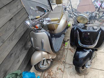 2x frosti grande, Fietsen en Brommers, Scooters | Overige merken, Ophalen, Gebruikt, Maximaal 25 km/u, Benzine