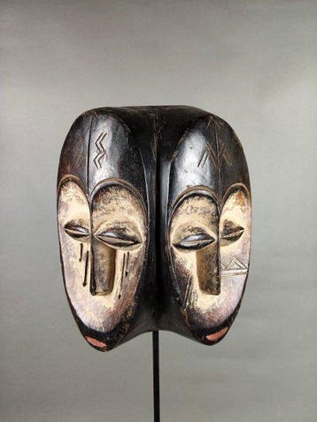 prachtige biface masker - Kwélé - Gabon (Zonder
