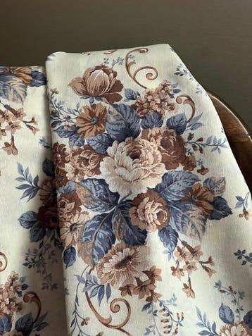 Dubbele breedte. Bedrukte stof met een achtergrond van, Antiek en Kunst, Antiek | Kleden en Textiel