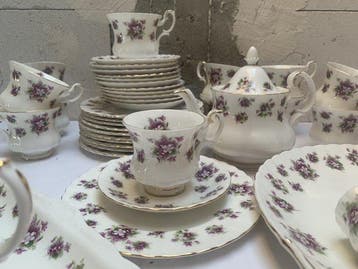 Royal Albert - Sweet Violets service for 12 - Tafelservies