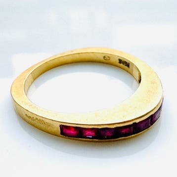 Ring - 18 karaat Geel goud - 0.75ct. tw. Robijn, Nieuw