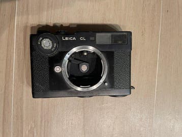 Leica CL Meetzoeker camera