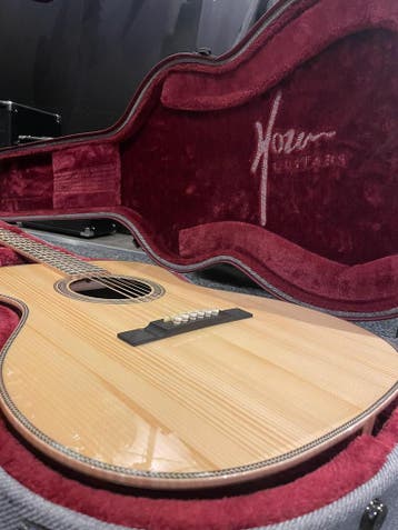 Hozen OM Golden Era Adirondack inclusief koffer, Ophalen of Verzenden, Nieuw, Western- of Steelstringgitaar, Met koffer
