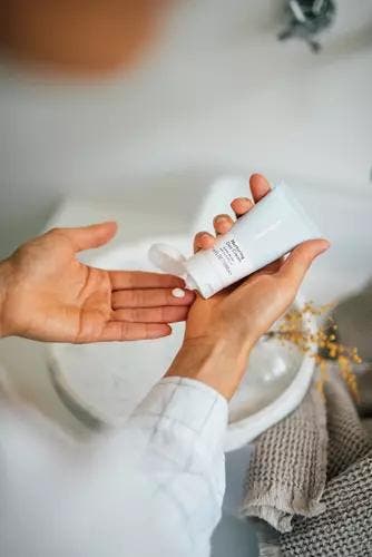 Naïf Face Nurturing Day Cream (Dagcreme), Sieraden, Tassen en Uiterlijk, Uiterlijk | Gezichtsverzorging, Nieuw, Verzenden