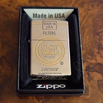 Zippo - Lucky strike - Aansteker - Staal (roestvrij), Brons, Verzamelen, Rookartikelen, Aanstekers en Luciferdoosjes, Nieuw