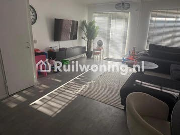 Ruim huis van 120 m² in Spijkenisse-Rotterdam