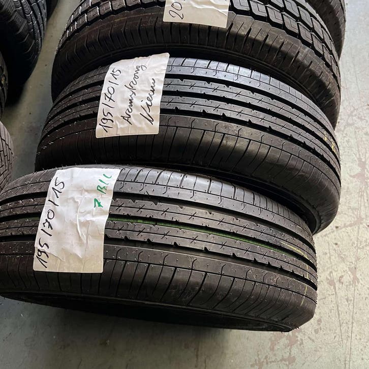 2 x Armstrong 195-70-15 C Zomerbanden Nieuw, Auto-onderdelen, Banden en Velgen, 15 inch, Zomerbanden, 195 mm, Bestelwagen, Nieuw