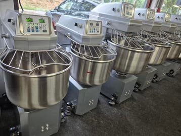 Grote bakkerij deegkneders spiralmixers VEILING, Nieuw zonder verpakking, Bakkerij en Slagerij