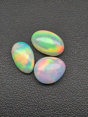 5.73ct Natural White Opal Top Quality Cabochon- 1.15 g - (3)