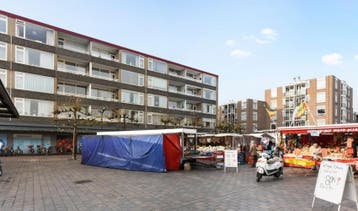 Te Huur 3 Kamer Appartement Loosduinse Hoofdplein In Den Haa, Huizen en Kamers, Den Haag, Den Haag, Direct bij eigenaar, Appartement