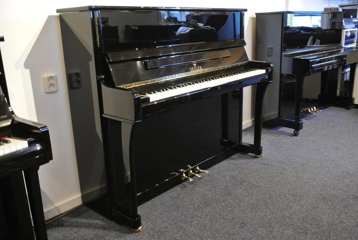 Seiler 122 bij Veenstra Rheden, Muziek en Instrumenten, Piano's, Hoogglans, Zwart, Zo goed als nieuw, Piano