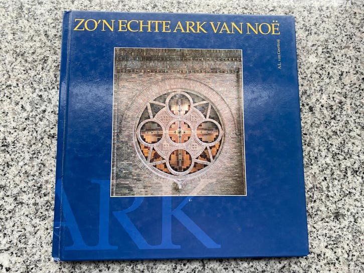 Zo'n echte ark van Noë (Made), Boeken, Geschiedenis | Stad en Regio, 20e eeuw of later, Gelezen, Verzenden