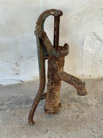Pomp (1) - elephas - pompa manuale pozzo Elephas - 1950-1960