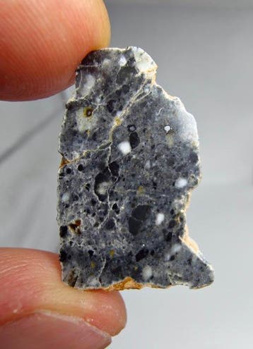 Maanmeteoriet Bechar 006. Feldspathische breccie. - 2.38 g