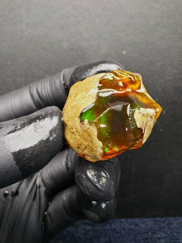 122 cts Crystal Opal Specimen Ruw- 24 g