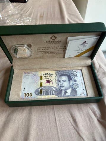 Marokko. - 100 Dirams 2025 together with a 250 Dirhams