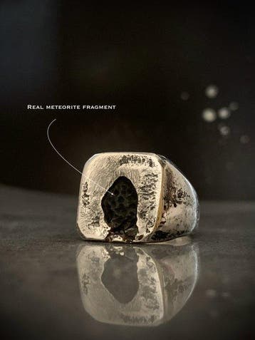 Handgesmede zilveren ring, uniek exemplaar ter wereld, met