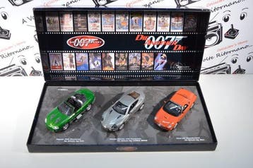 Minichamps 1:43 - Modelauto - Jaguar, Aston Martin, Ford -, Nieuw