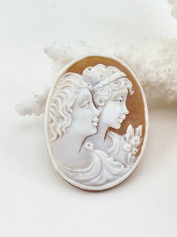 CASSIS MADAGASCARIENSIS - Cameo - Handgesneden camee, Nieuw