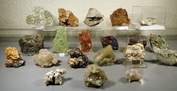 Mineralencollectie - Hoogte: 31 cm - Breedte: 27 cm- 3600 g