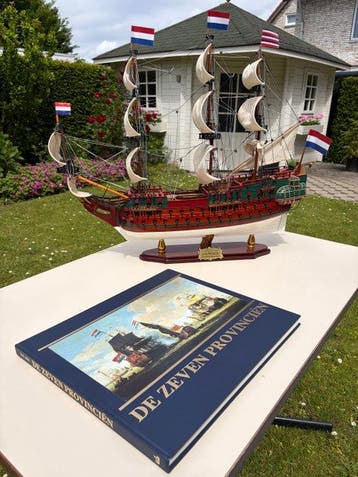 Modelschip (2) - De Zeven Provinciën scheepsmodel met, Nieuw