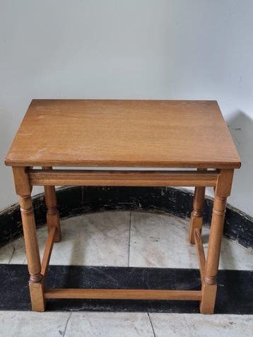 Beistelltisch – Klassischer Holztisch – Massivholz - Tafel -