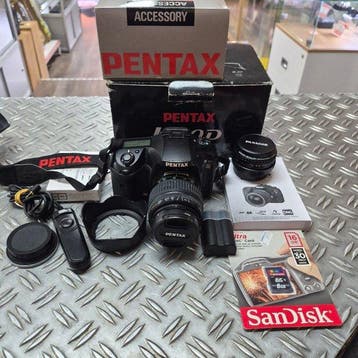 Pentax K20D + 18-55mm + SMC Pentax-A 50mm F2.0 + 16GB+8GB, Nieuw
