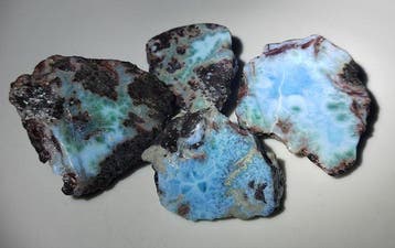 Larimar ruwe steen van hoge kwaliteit AAA- 135.29 g