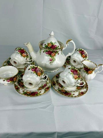 Royal Albert - Koffie- en theeservies (15) - Been - Old, Antiek en Kunst, Antiek | Meubels | Tafels