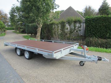 Gebuikte Eduard autoambulance 456x200cm 3000kg ZGAN, Auto diversen, Ophalen, Zo goed als nieuw