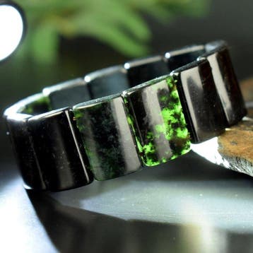 Grote armband van natuurlijke nefriet – Zeldzame