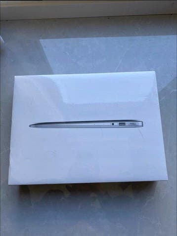 Apple MacBook Air 13 inch - New, Not Activated - Laptop - In, Nieuw